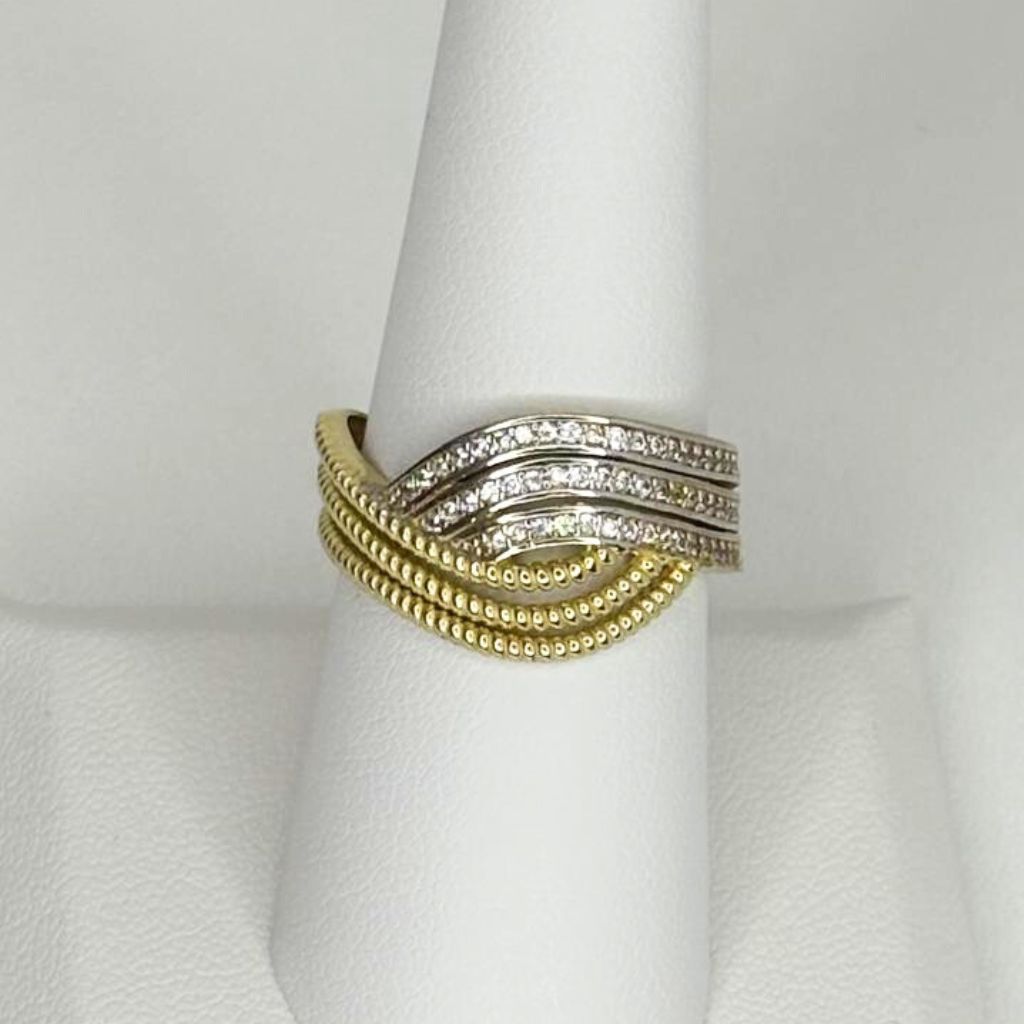 Anillo de Oro 10K con Zirconia