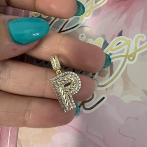 dije de inicial P en oro de 10kt