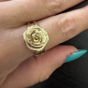 anillo talla 8 en oro 10kt