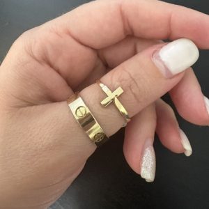 dos anillos banda lisa size 8 en 10kt y anillo cruz 7 en 10kt